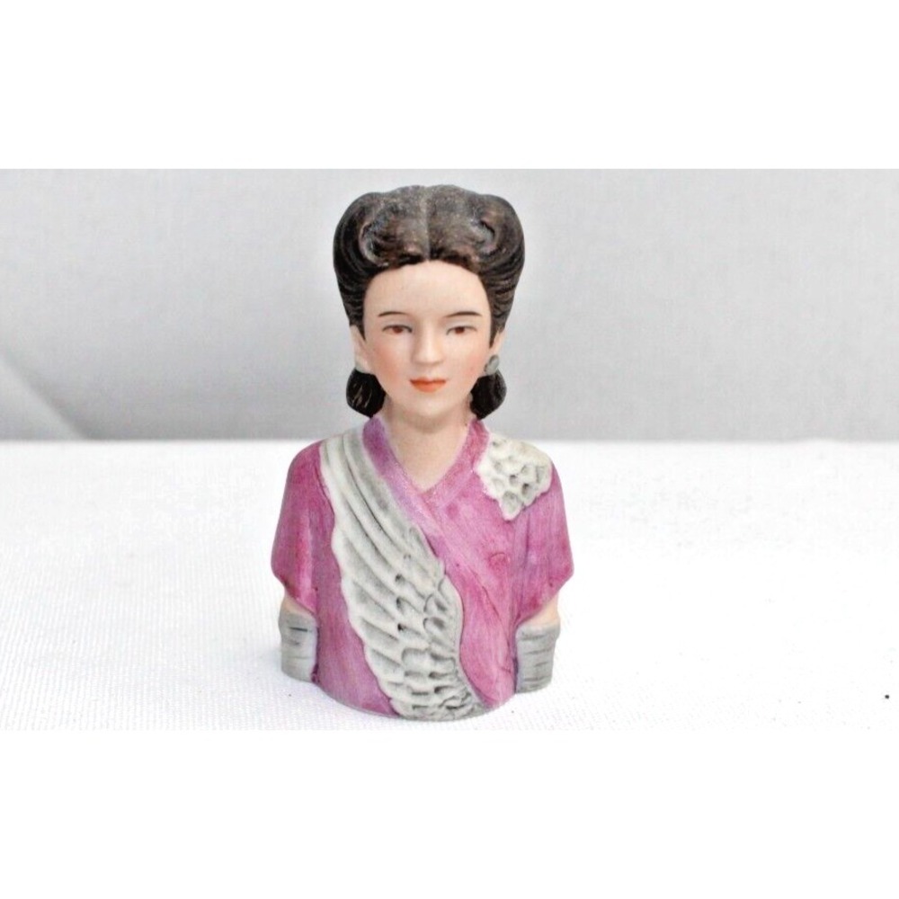 1984 Avon American Fashion Silhouettes Decorative Thimble 1942 WW2 Vintage